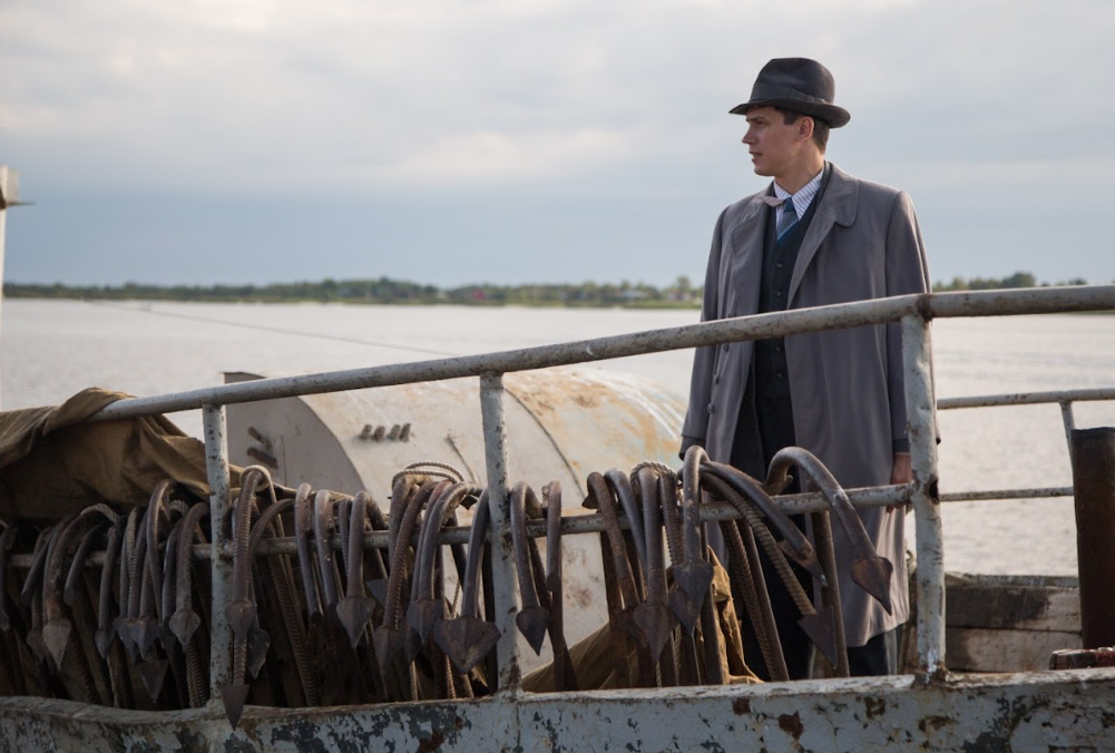 Главную роль в сериале исполнил Леонид Бичевин