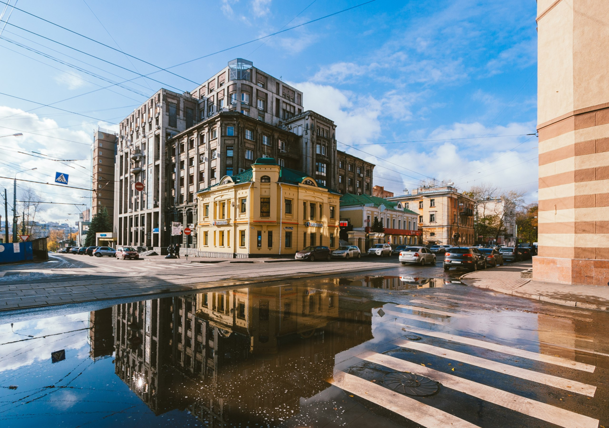 Перекрёсток улиц Большой Печёрской и Нестерова. Фото: Дима Четыре