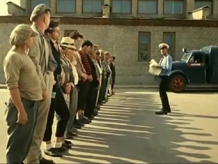 Кадр из фильма "Операция "Ы" и другие приключения Шурика". Источник фото: https://berni777.livejournal.com/925226.html?view=comments