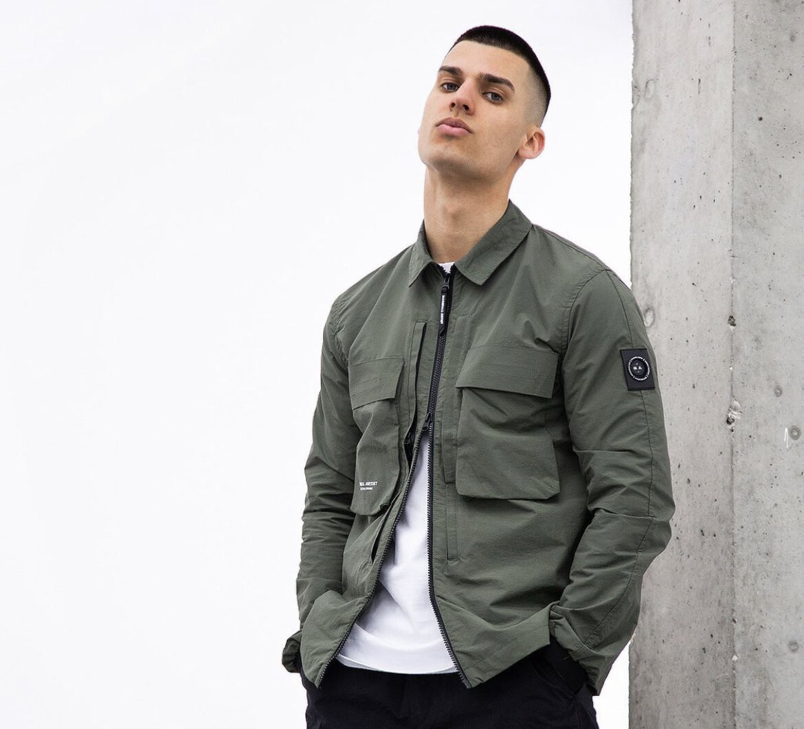 Околофутбольная мода. Официальное фото.