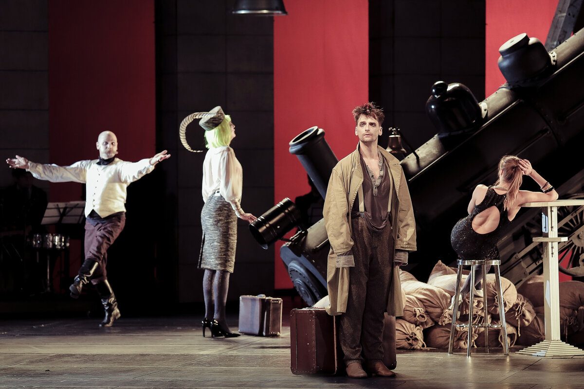 Сценография спектакля вишневый сад. Самарт василий теркин. Театральная труппа табакова. Александр боровский сценография. Чехов гала спектакль.