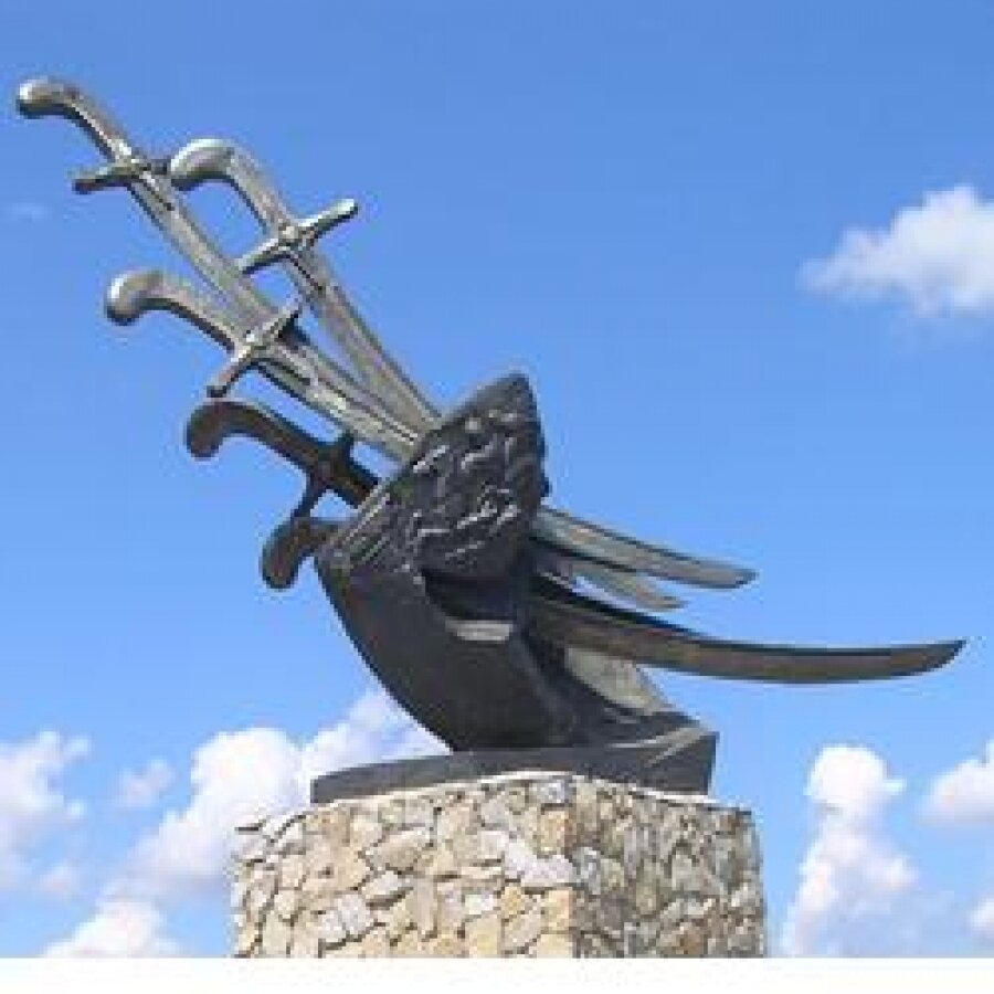 Памятный знак в честь "поражения русских войск от народов Западной Европы" в битве под Конотопом во время русско-польской войны 1654-1667 гг.