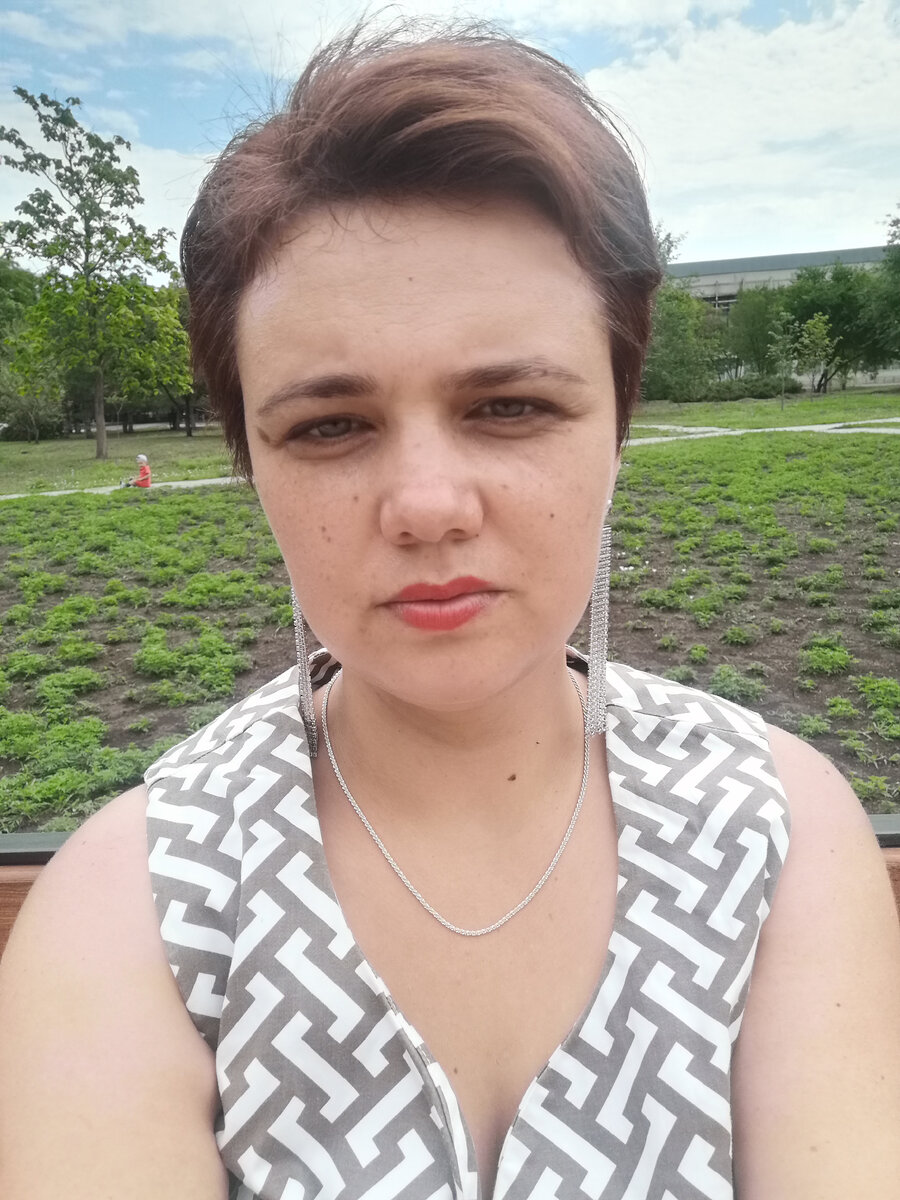 Подьела помаду грушами) 