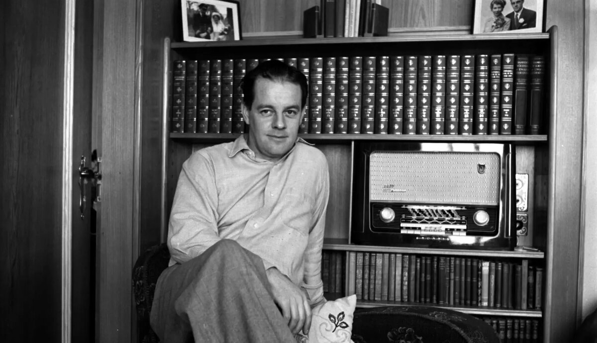 Алистер Маклин дома, 1960 год