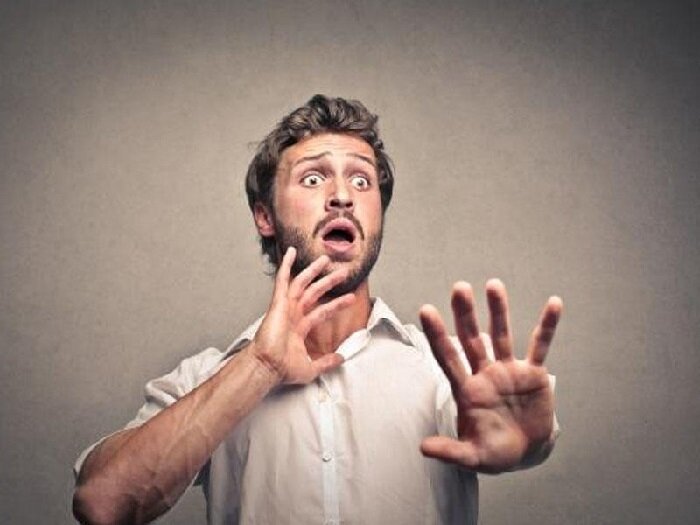 Фото Испуганный человек.