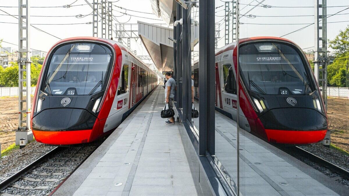    Поезд "Иволга" на станции Щукинская Московского центрального диаметра - 2© Пресс-служба мэра и правительства Москвы