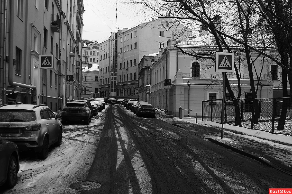 Нижний Кисловский переулок, 2018 год. Фото Руслана Хакимова. Источник http://rasfokus.ru/photos/new/photo3010820.html.