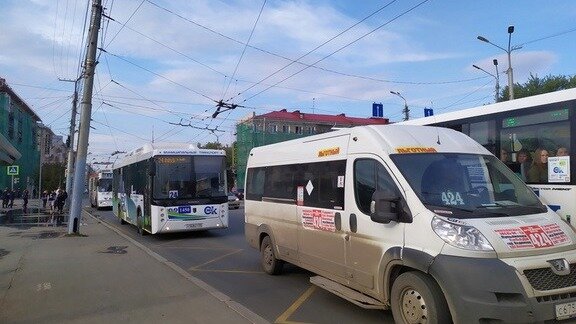     В мэрии считают, что омичи чаще выбирают муниципальный транспорт. Для пассажиров он более удобен.