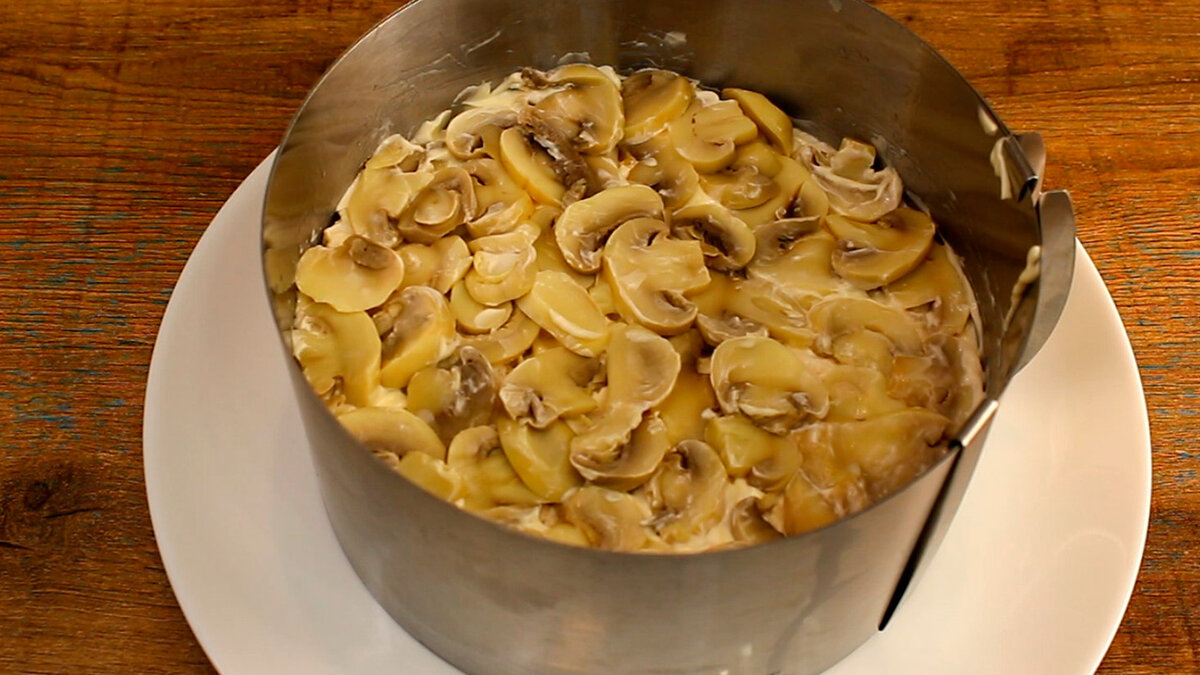 Салат «Любимый муж» с копченой курицей и шампиньонами – пошаговый рецепт приготовления с фото