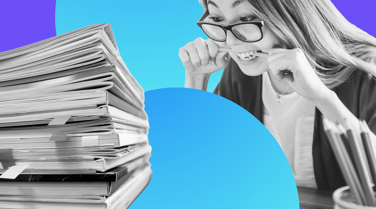 Современный библиотекарь. Книга читатель. Читатели в библиотеке. Читатель 3. Парень с книгой в руках.