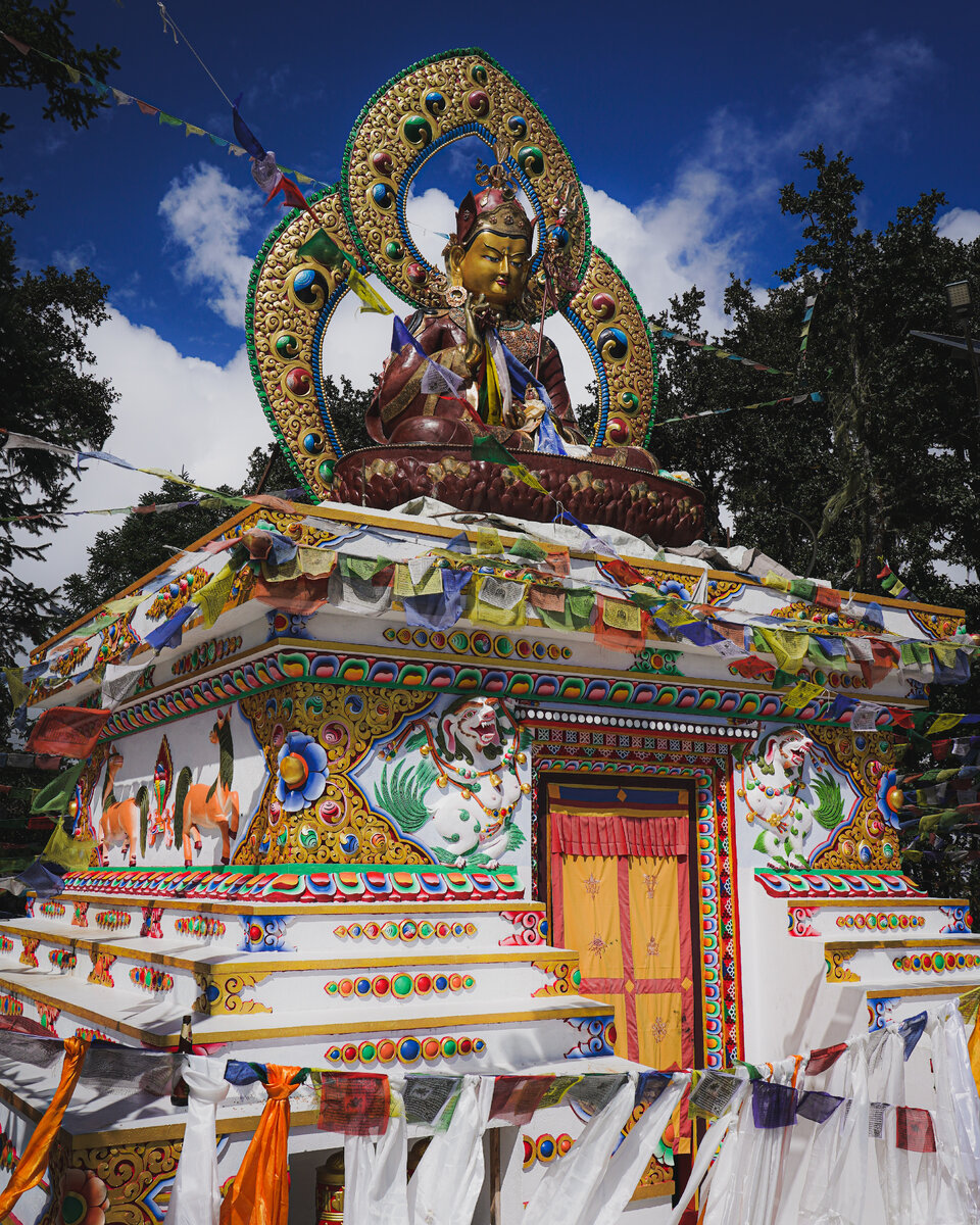 Статуя Гуру Ринпоче 