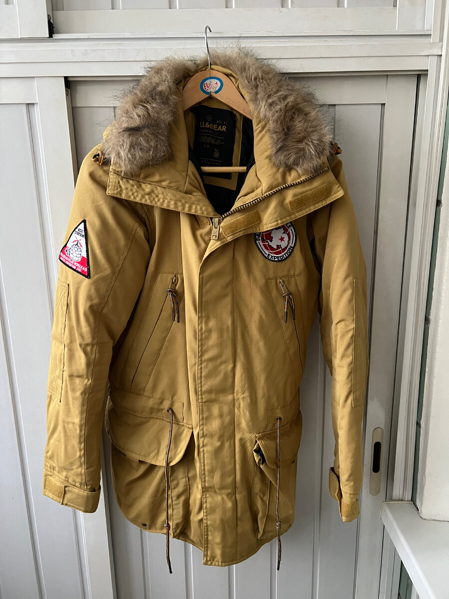 Вот, например, на эту куртку видавшую виды у меня разрывались и Авито и Юла. Хотя я даже не надеялась её продать