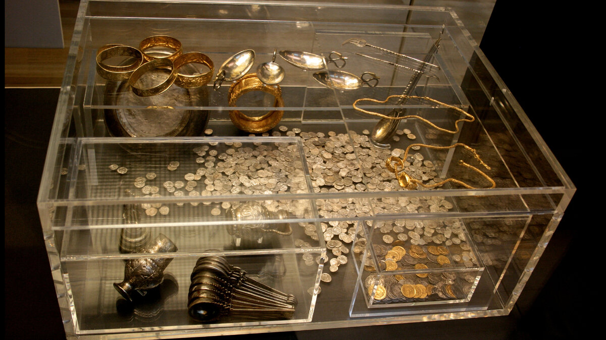 Хоксненский клад, источник фото wikimedia.com

