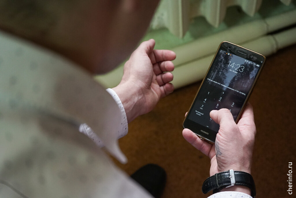    Жертвой аферистов стал 56-летний череповчанин, он обратился в полицию.