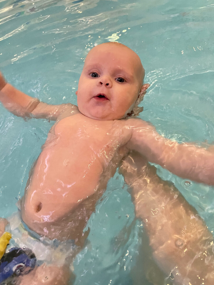 3 месяца малышке, одно из первых занятий.