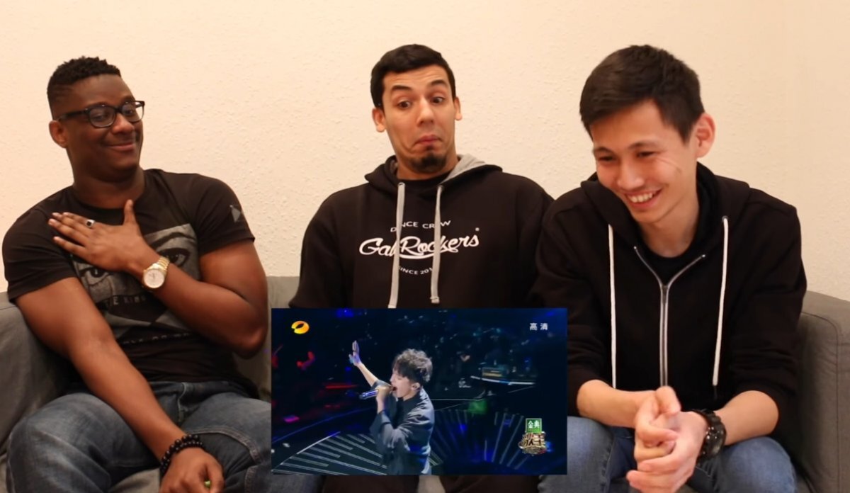 Димаш кудайбергенов. Димаш кудайбергенов играет на домбре. Димаш кудайберген фото. Димаш. Димаш кудайбергенов.