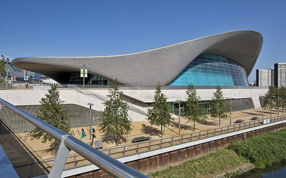На фото:  London Aquatics Centre