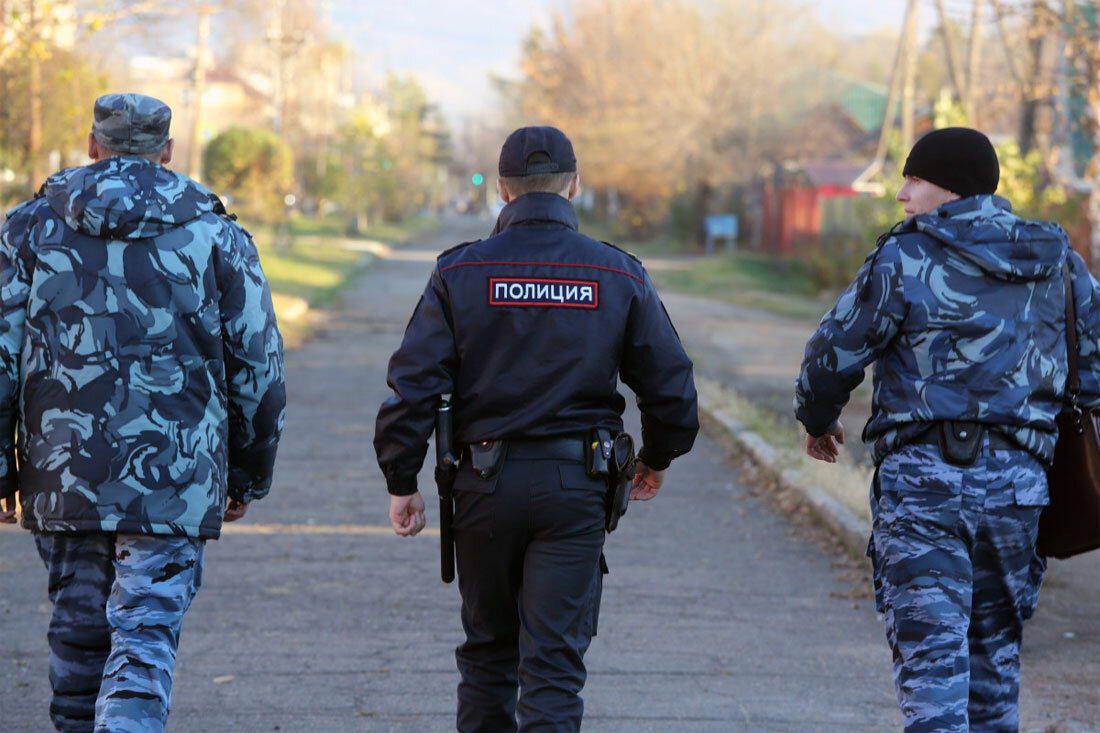 Бездействие полиции. Полиция за рубежом. Полиция за границей. Полиция на выезде. Полицейские за границей.