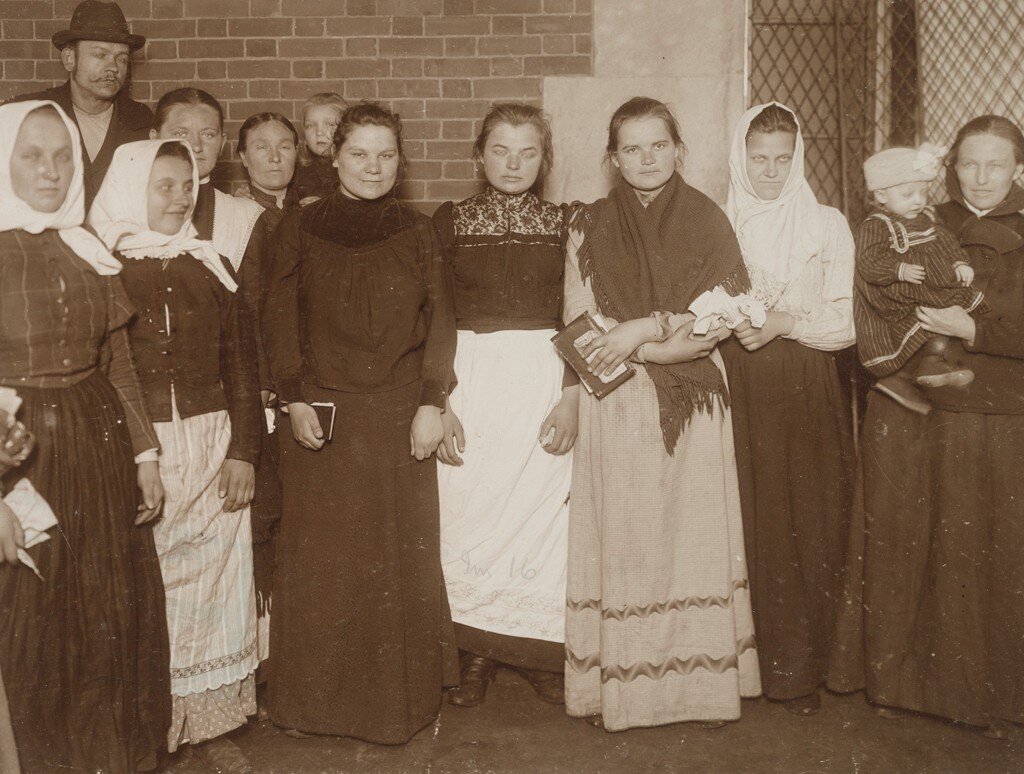 русские мигранты по прибытии в Нью-Йорк, ок. 1900 г., источник: harvardartmuseums.org