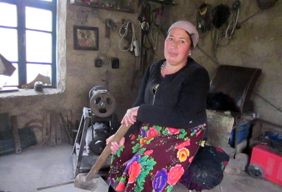 Мама по таджикски. Таджикские мамы. Матушка таджикская. Мама таджик. Мама таджичка.