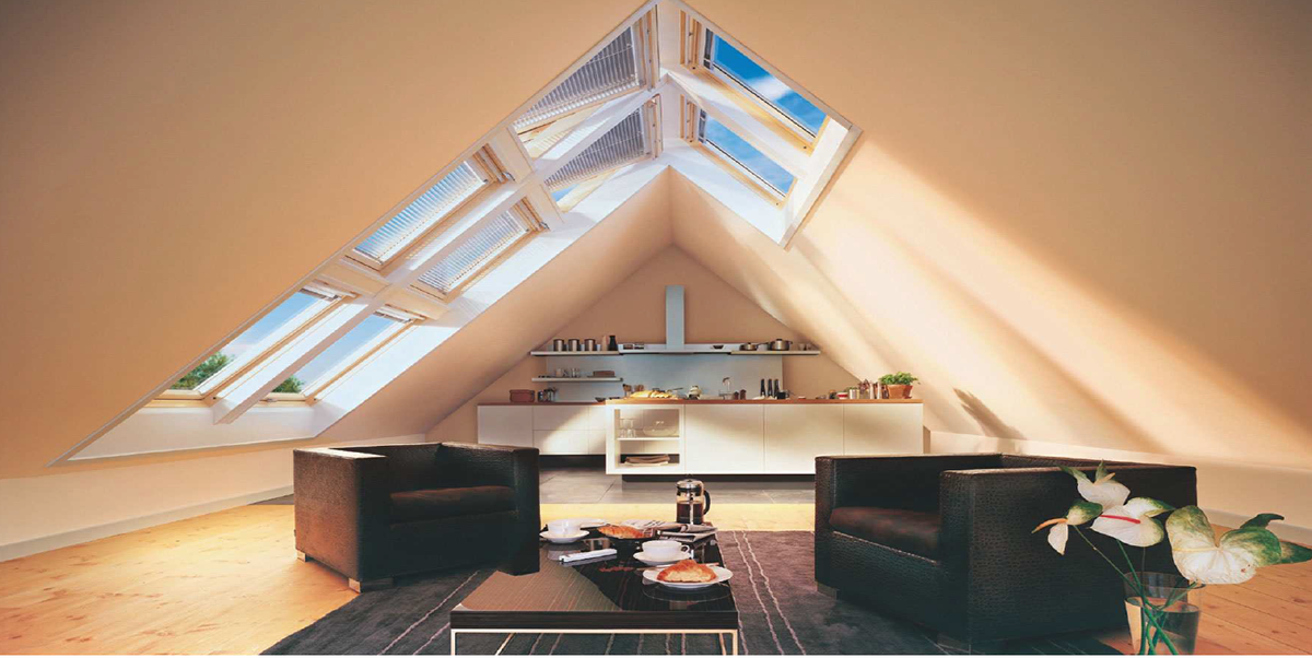 Жилое пространство в мансардной крыше, выполненной при помощи деревянных стропильных ферм