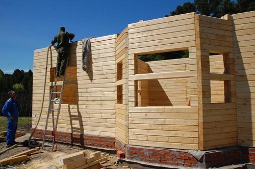 Строительство домов из профилированного бруса: технология, преимущества