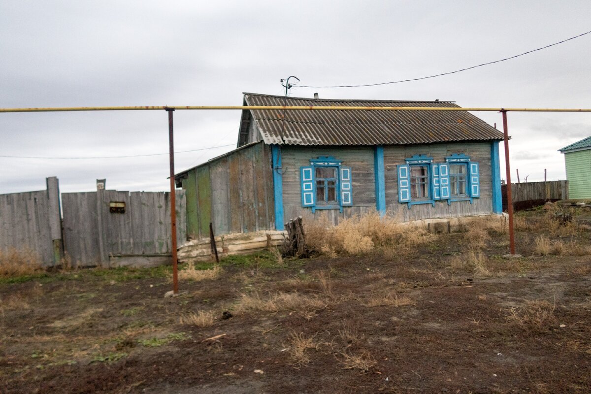 Дома в деревне (Мордвиновка). Действительно ли одни халупы? Как они выглядят?