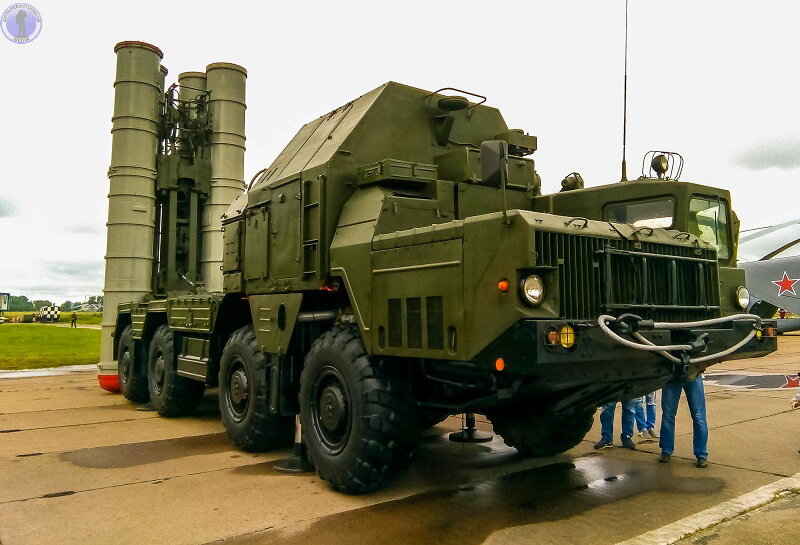 Огромная военная авиабаза 