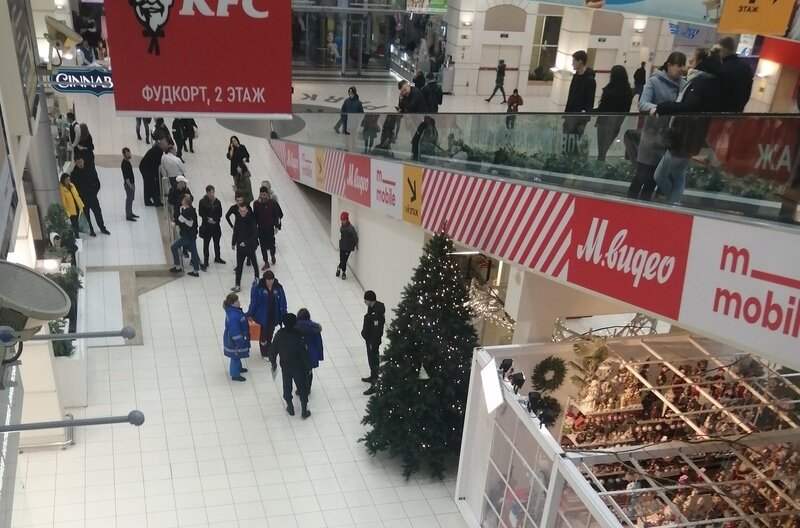 Прибыли полиция и медики. Фото свидетелей события. Соцсеть Тольятти.