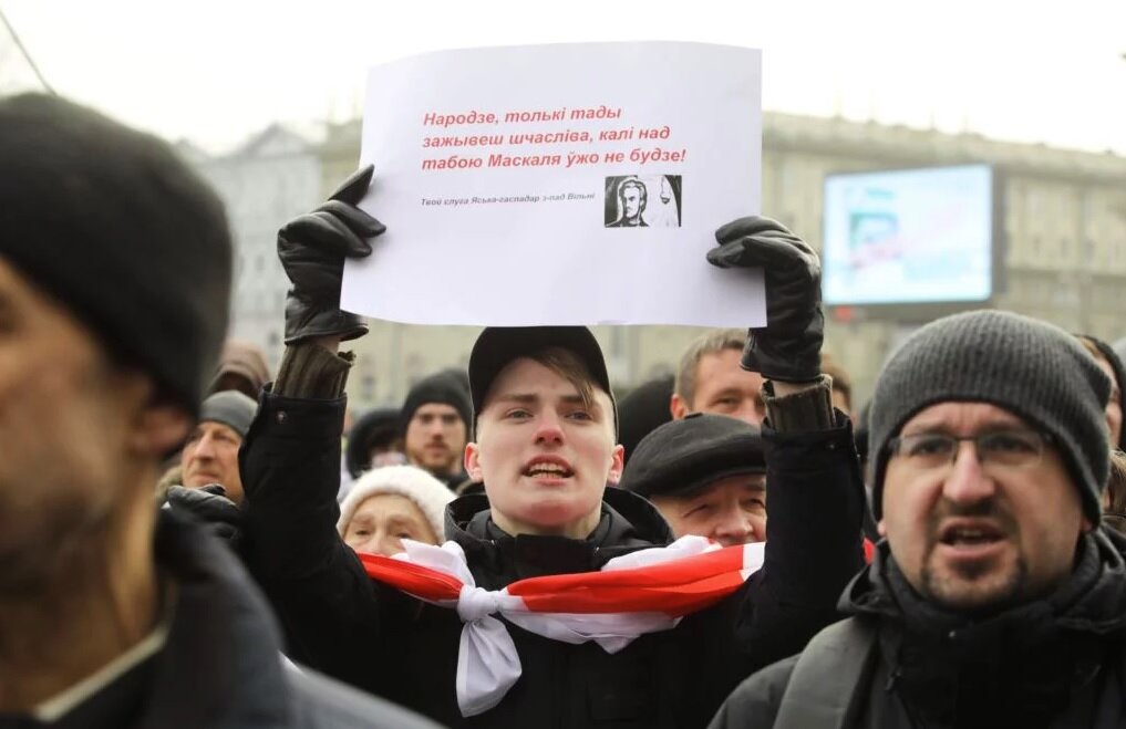 Молодёжь - она и в Минске молодёжь: любит остринку и резкость в выражениях.