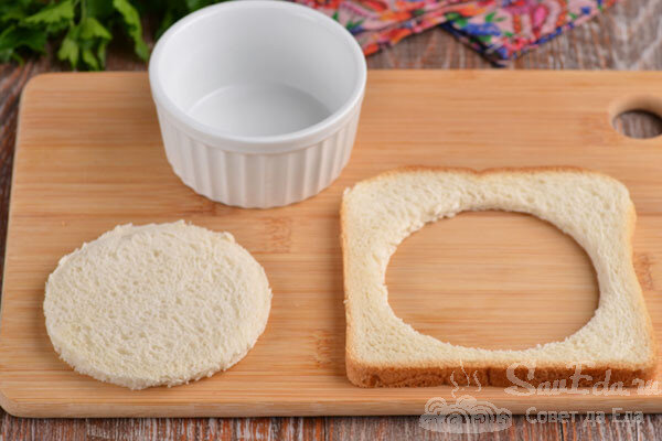 тарталетки из хлеба. тарталетки из тостового хлеба. тарталетки из тостового хлеба стаканом. мини киш с рыбой. картофельные тарталетки.