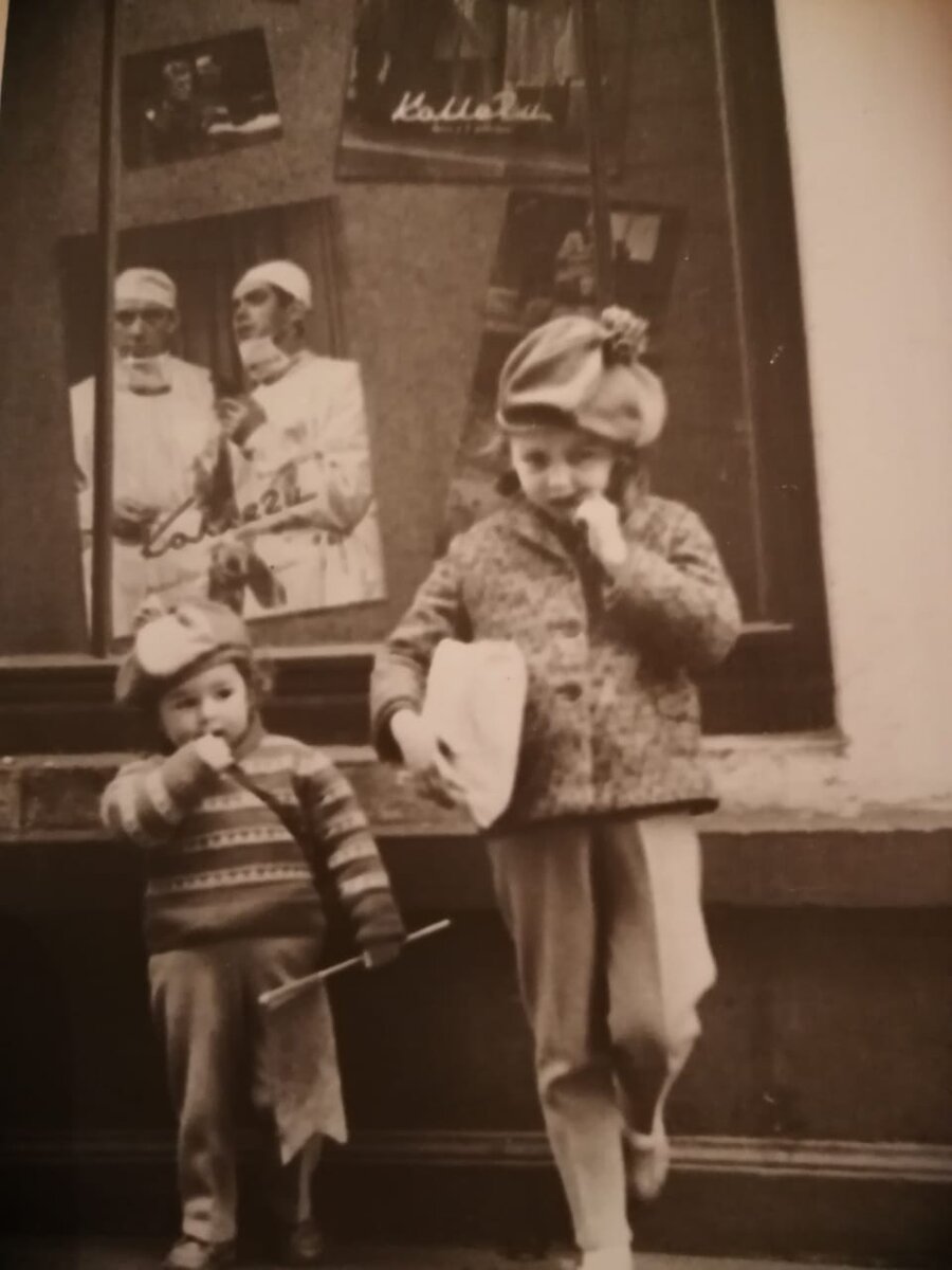 Две сестры в детсте - Татя и Ира