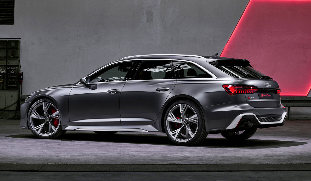 Технически новый Audi RS 6 Avant стал развитием прежней модели. Под капотом — модернизированный битурбомотор V8 4.0 TFSI, который теперь выдает 600 л.с. и 800 Нм против 560 л.с. и 700 Нм у машины прошлого поколения. Более того, пиковая тяга теперь даже больше, чем у прежней версии RS 6 Performance (750 Нм), хотя по мощности новый универсал до нее пока недотягивает (было 605 л.с.).

