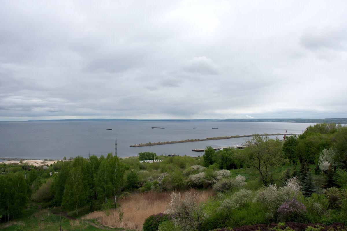 Вид на Волгу в сторону порта