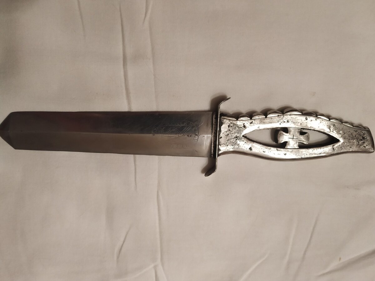 Редчайший экспонат. Ритуальный кинжал организации Аненербе