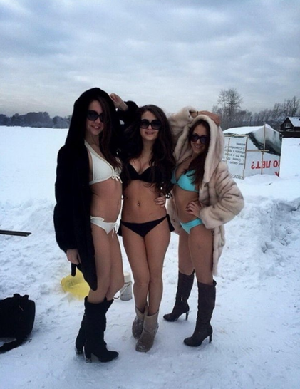 Фотография к статье «Современные крещенские купания. Новые русские традиции. Фото»