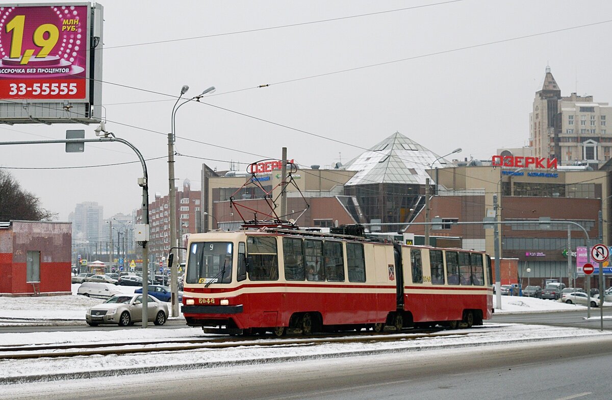 Трамваи энгельса. Энгельс трамвай. Фото питерского трамвая в Невском районе.