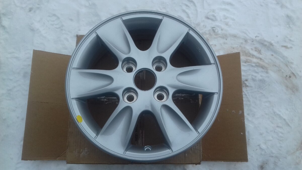 R15 5.5J ET46 4x114.3 D67.1 52910-10250 HMC Hayes Lemmerz Hyundai Matrix