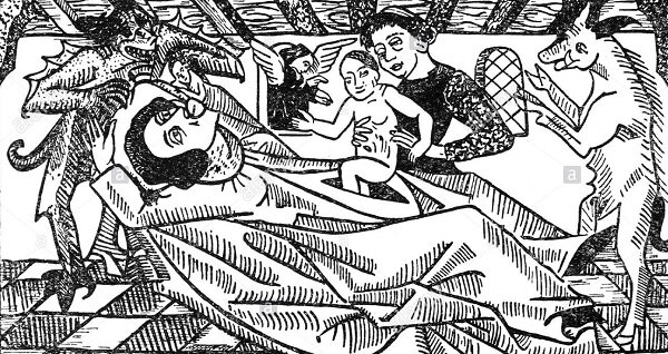 Душа выходит из уст умирающей женщины во время рождения ребенка кесаревым сечением