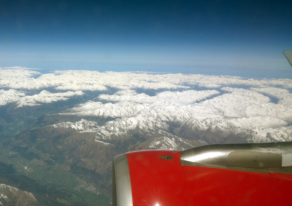 Летим в Милан. Под крылом - Альпы.