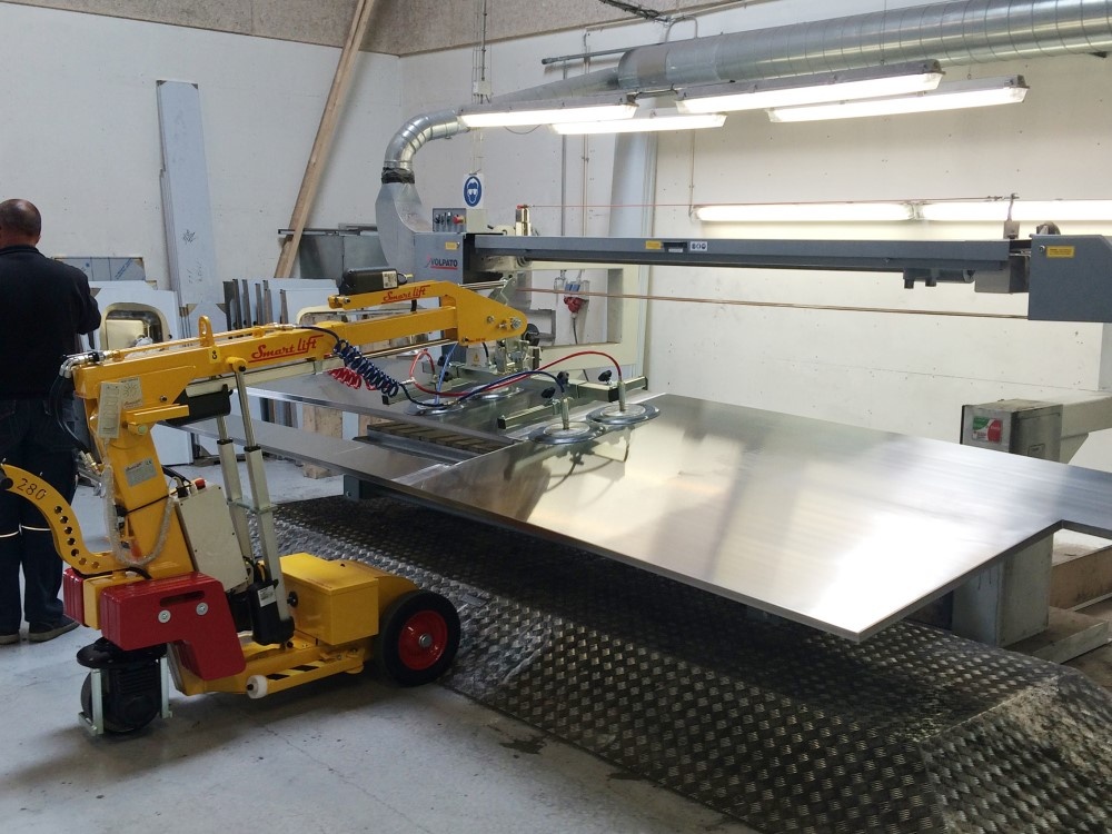 Самоходный вакуумный подъемник (захват/присоски), SL 280 Standard. Поднимает  элементы весом до 280 кг. Цена 1 400 000 руб.