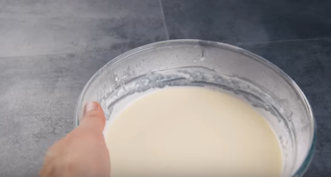 Просто смешайте молоко с кефиром! Эту Масленицу Вы запомните надолго!