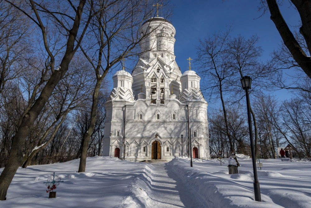 Какую статую нашли в коломенском. Храм Иоанна Предтечи в Дьякове. Церковь Усекновения главы Иоанна Предтечи в Дьякове. Коломенское Церковь Усекновения главы Иоанна Предтечи. Церковь Усекновения главы Иоанна Предтечи в селе Дьяково.