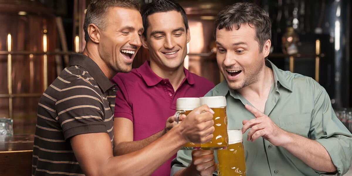 Мужчины в баре