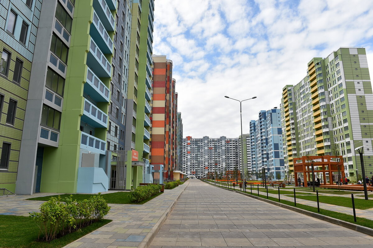 Москва г жилищный. Современные панельные дома. Панельные многоквартирные дома. Многоквартирный дом Россия. Новые панельные дома.