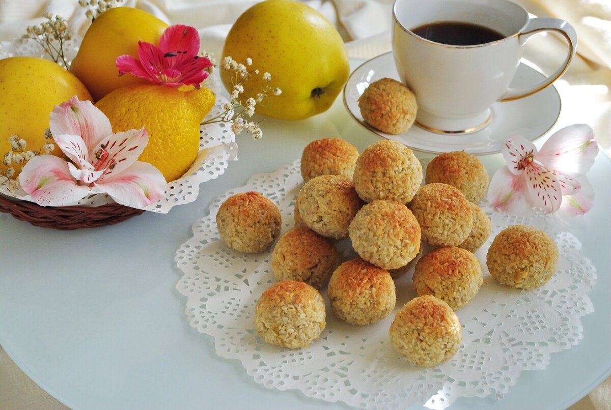 Самый простой рецепт кокосового печенья "Кокосанка" без добавления муки ! Печенье готовится с добавлением банана и цедры лимона, что придаёт ему особенный вкус и аромат