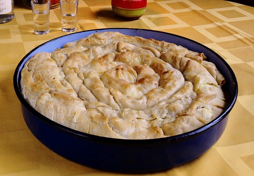 Бурек сербский (скрученный), пошаговый рецепт на ккал, фото, ингредиенты - Домоуправ