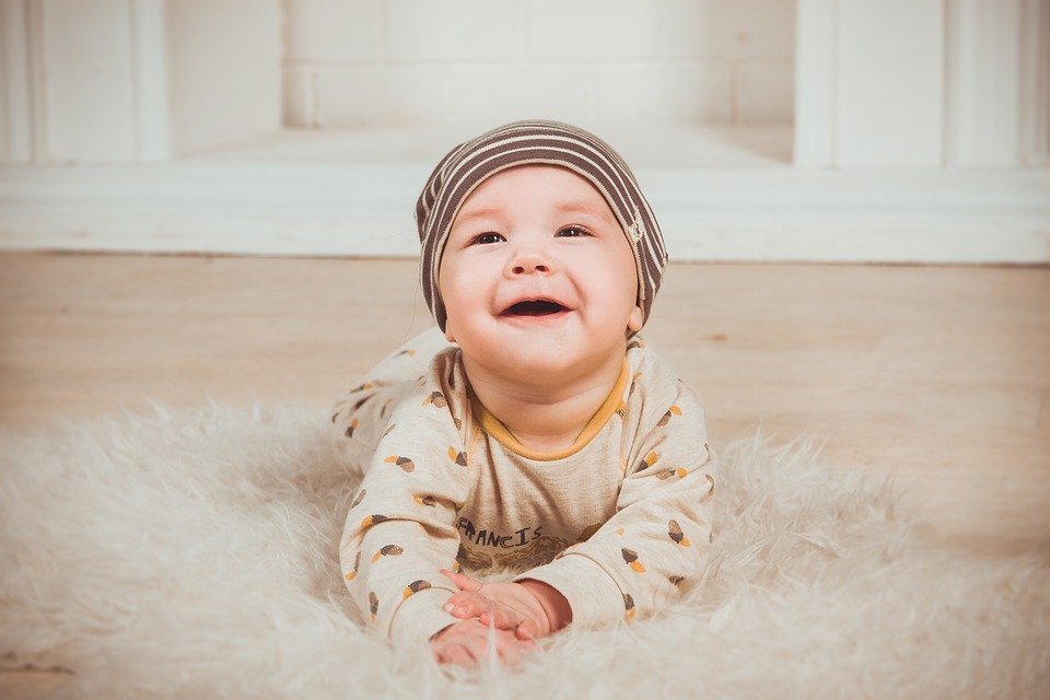 https://cdn.pixabay.com/photo/2017/11/23/07/47/babe-2972221_960_720.jpg