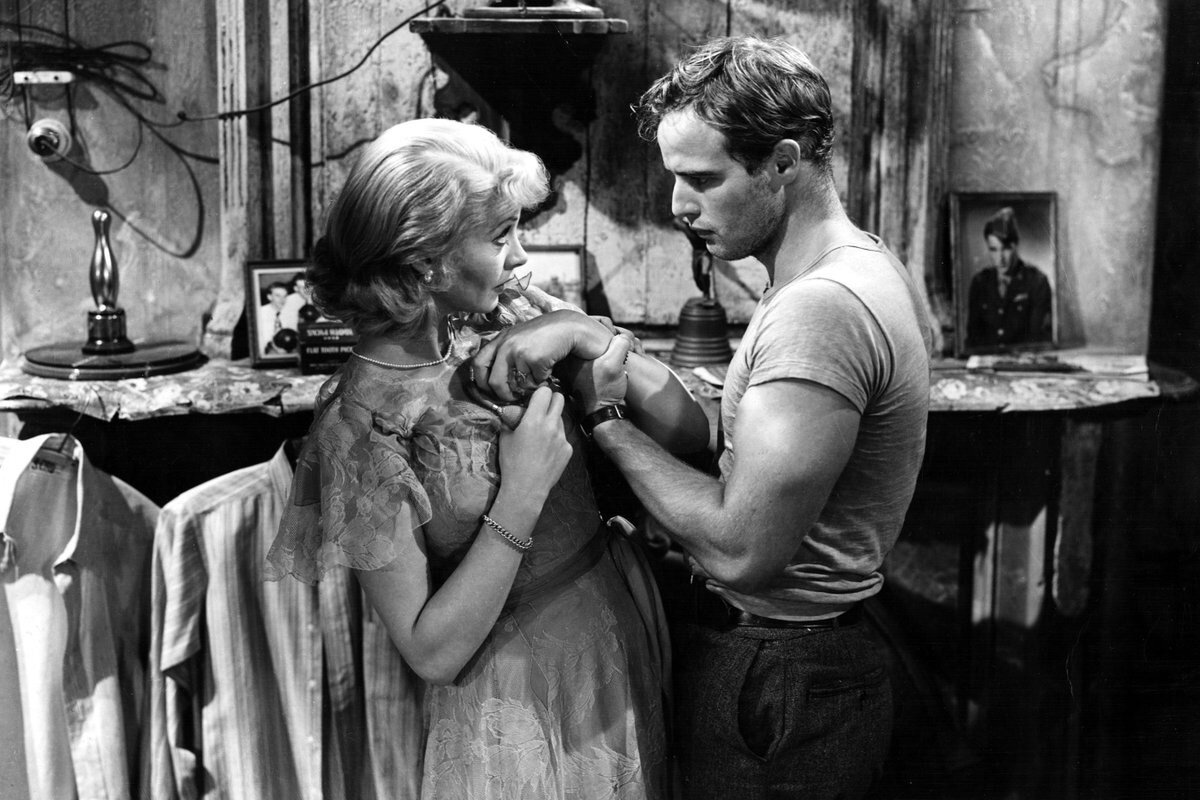 «Трамвай "Желание"» / «A Streetcar Named Desire»  (реж. Элиа Казан, 1951, США): «…Бланш Дюбуа приезжает в Новый Орлеан к беременной сестре Стелле, живущей с мужем Стэнли. Бланш сообщает сестре, что их родной дом продан за долги, она ушла с работы, что жить ей негде и не на что...».  КиноПоиск: 8; IMDb: 8.