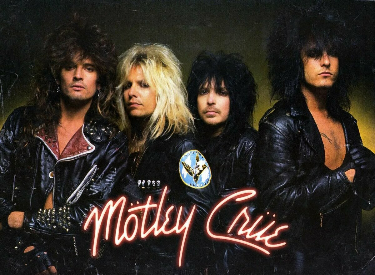 Лет метал. Группа Mötley Crüe. Мотли Крю рок группа. Солист мотли Крю. Группа Mötley Crüe 1981.